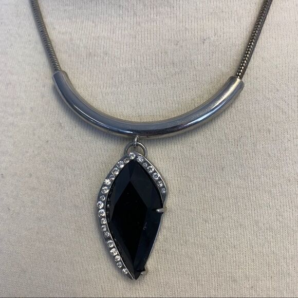 Jessica Simpson necklace and matching bracelet - Picture 3 of 4